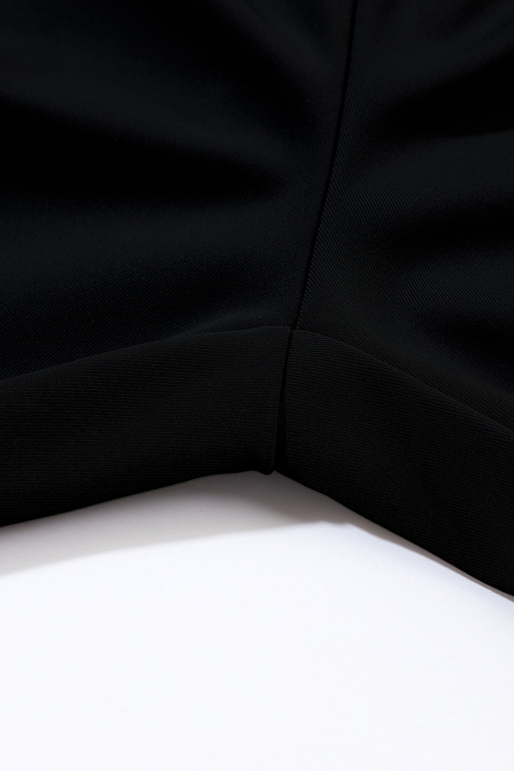 Black Pocketed Smocked High Waist JoggersMaterial:95%Polyester+5%Elastane
These jogger pants are very cozy to wear with 95%Polyester+5%Elastane made
The smocked design adds a stylish touch a