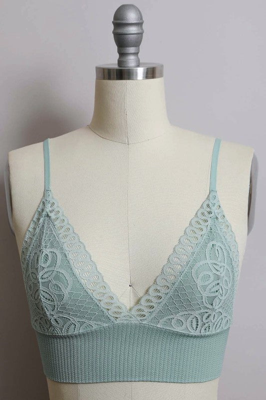 Waistband Loop Lace BramiWaistband Loop Lace BramiAdjustable StrapsImmediate ShippingCup sizeS: 32B 32C 34A 34BM: 32D 34C 36A 36BL: 32DD 34D 36C 38A 38BModel MeasurementsHeight: 5'8" Bust: 3