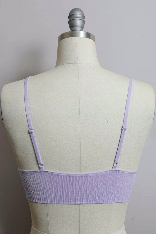 Waistband Loop Lace BramiWaistband Loop Lace BramiAdjustable StrapsImmediate ShippingCup sizeS: 32B 32C 34A 34BM: 32D 34C 36A 36BL: 32DD 34D 36C 38A 38BModel MeasurementsHeight: 5'8" Bust: 3