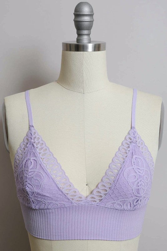 Waistband Loop Lace BramiWaistband Loop Lace BramiAdjustable StrapsImmediate ShippingCup sizeS: 32B 32C 34A 34BM: 32D 34C 36A 36BL: 32DD 34D 36C 38A 38BModel MeasurementsHeight: 5'8" Bust: 3