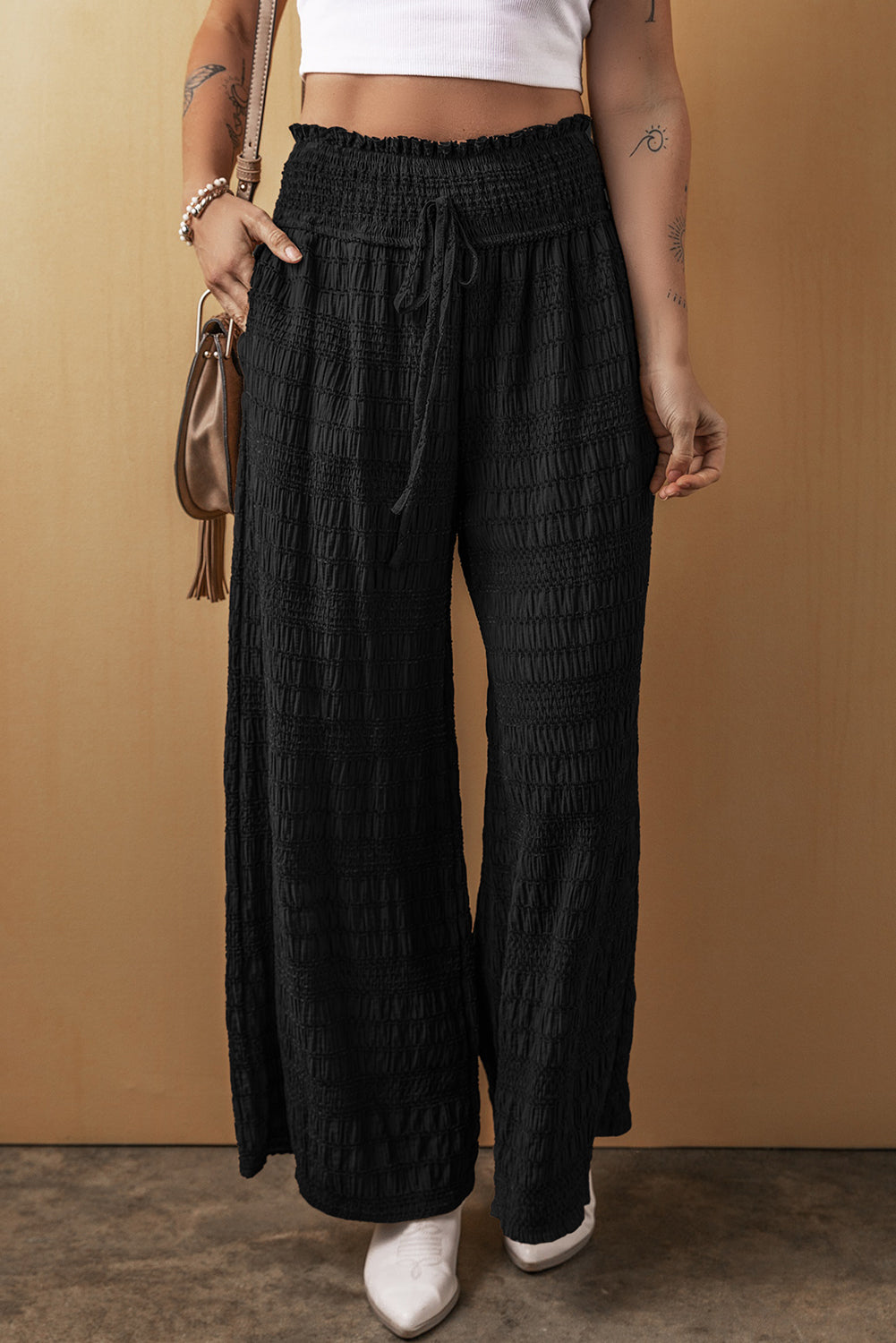 Black Textured Wide Smocked Waist Loose PantsMaterial:66%Viscose+19%Polyester+15%Polyamide
• Effortlessly chic, the pants exude casual sophistication, perfect for both work and play.
• Crafted with a comfort