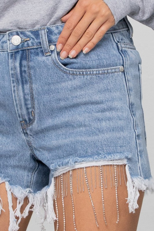 RHINESTONE PREMIUM DENIM SHORTSRHINESTONE DENIM SHORTS100% COTTON(SIZE S)WAIST 29"HIP 37 1/2"FRONT RISE 9 1/2"LEG OPENING 22"INSEAM 3 1/2"*Model wears size 3*MODELHEIGHT 5'9"WAIST 24"HIPS 35"BUST