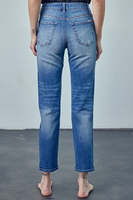 SLIM GIRLFRIEND JEANSSLIM GIRLFRIEND JEANS 98% COTTON, 2% SPANDEX(SIZE 3)WAIST 26"HIP 34 1/4"FRONT RISE 10"LEG OPENING 12 3/4"INSEAM 29"*Model wears size 3*MODELHEIGHT 5'9"WAIST 24"HIPS