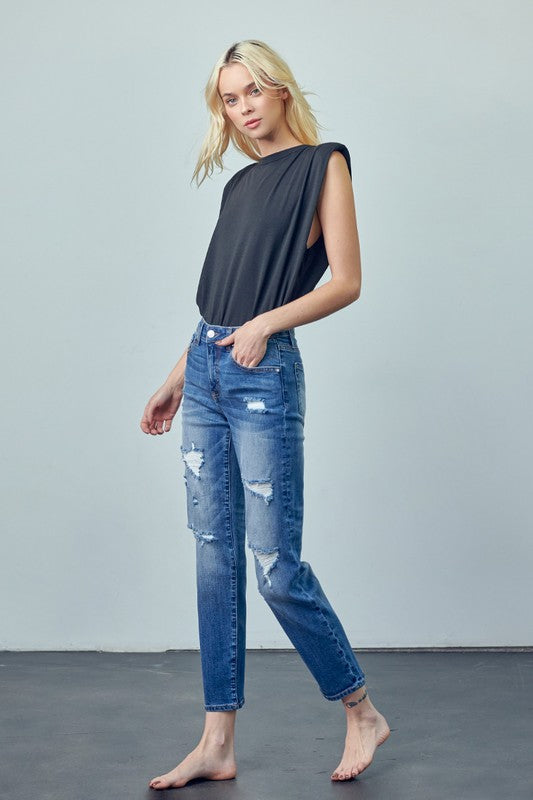 SLIM GIRLFRIEND JEANSSLIM GIRLFRIEND JEANS 98% COTTON, 2% SPANDEX(SIZE 3)WAIST 26"HIP 34 1/4"FRONT RISE 10"LEG OPENING 12 3/4"INSEAM 29"*Model wears size 3*MODELHEIGHT 5'9"WAIST 24"HIPS