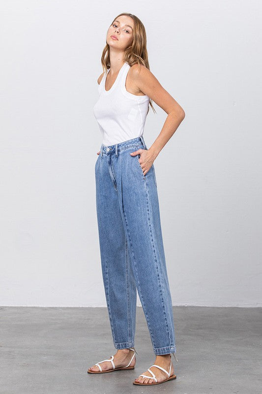 HIGH WAIST SLOUCHY JEANSHIGH WAIST SLOUCH JEANS100% COTTON(SIZE 3)WAIST 28"HIP 40 1/2"FRONT RISE 12 1/2"LEG OPENING 14 1/2"INSEAM 28 1/2"*Model wears size 3*MODELHEIGHT 5'9"WAIST 24"HIPS 35
