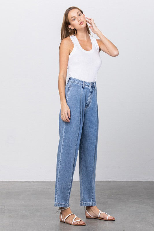 HIGH WAIST SLOUCHY JEANSHIGH WAIST SLOUCH JEANS100% COTTON(SIZE 3)WAIST 28"HIP 40 1/2"FRONT RISE 12 1/2"LEG OPENING 14 1/2"INSEAM 28 1/2"*Model wears size 3*MODELHEIGHT 5'9"WAIST 24"HIPS 35