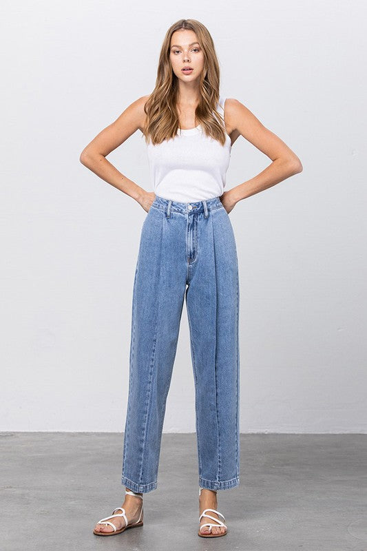 HIGH WAIST SLOUCHY JEANSHIGH WAIST SLOUCH JEANS100% COTTON(SIZE 3)WAIST 28"HIP 40 1/2"FRONT RISE 12 1/2"LEG OPENING 14 1/2"INSEAM 28 1/2"*Model wears size 3*MODELHEIGHT 5'9"WAIST 24"HIPS 35