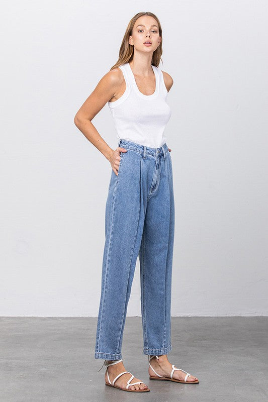 HIGH WAIST SLOUCHY JEANSHIGH WAIST SLOUCH JEANS100% COTTON(SIZE 3)WAIST 28"HIP 40 1/2"FRONT RISE 12 1/2"LEG OPENING 14 1/2"INSEAM 28 1/2"*Model wears size 3*MODELHEIGHT 5'9"WAIST 24"HIPS 35