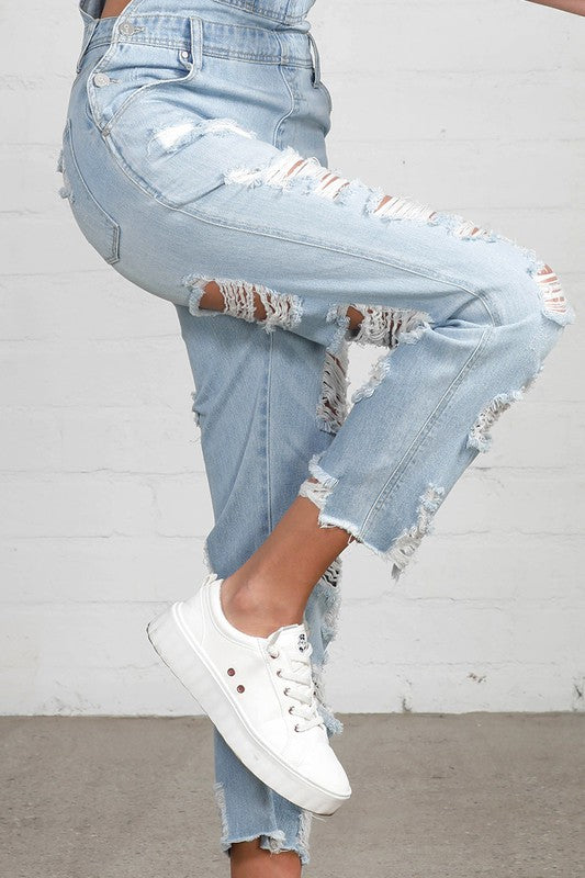 HEAVY DISTRESSED STRAIGHT FIT OVERALLHEAVY DISTRESSED STRAIGHT OVERALL100% COTTON(SIZE S)WAIST 29 1/2"HIP 39 1/2"FRONT RISE 12 1/2"LEG OPENING 13 1/2"INSEAM 26 1/2"*Model wears size S*MODELHEIGHT 5'10"W