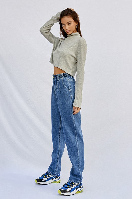 HIGH RISE PLEATED MOM JEANSHIGH RISE PLEATED MOM JEANS100% COTTON(SIZE 3)WAIST - 26"HIP - 42"FRONT RISE - 13"LEG OPENING - 14 1/4"INSEAM - 28 1/2"*Model wears size S*MODELHEIGHT 5'8"BUST 32"WA