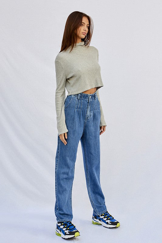 HIGH RISE PLEATED MOM JEANSHIGH RISE PLEATED MOM JEANS100% COTTON(SIZE 3)WAIST - 26"HIP - 42"FRONT RISE - 13"LEG OPENING - 14 1/4"INSEAM - 28 1/2"*Model wears size S*MODELHEIGHT 5'8"BUST 32"WA