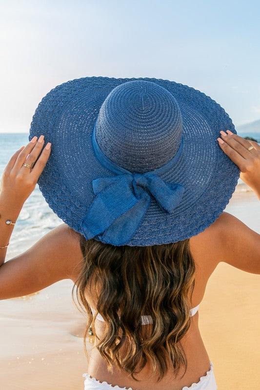 Scallop Edge Bow Accent SunhatScallop Edge Bow Accent Sunhat DetailsScallop edge designBurlap bow accentHat material: 100% strawBrim length: 5.5"Foldable & packableInside lining for all-day c