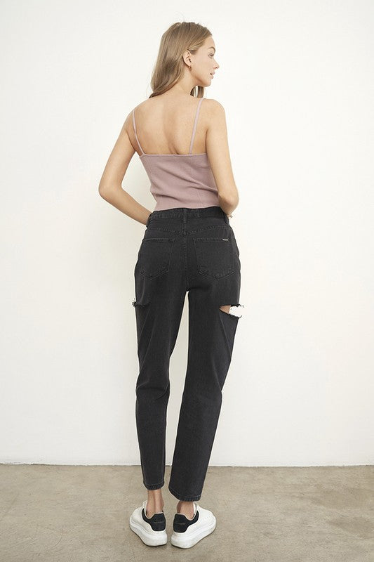 HIGH RISE LOOSE JEANSHIGH-RISE LOOSE JEANS 100 % Cotton (SIZE 3)WAIST - 28"LOW HIP - 39 1/2"FRONT RISE - 11 1/2"LEG OPENING - 13"INSEAM - 27"*Model wears size 3*MODELHEIGHT 5'10"WAIST 25
