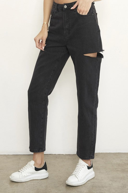 HIGH RISE LOOSE JEANSHIGH-RISE LOOSE JEANS 100 % Cotton (SIZE 3)WAIST - 28"LOW HIP - 39 1/2"FRONT RISE - 11 1/2"LEG OPENING - 13"INSEAM - 27"*Model wears size 3*MODELHEIGHT 5'10"WAIST 25