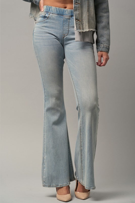 WIDE ELASTIC FLARE JEANSWIDE ELASTIC FLARE JEANS68% COTTON, 28% POLYESTER, 2% RAYON, 2% SPANDEX(SIZE S)WAIST 26"HIP 31"FRONT RISE 9 1/2"LEG OPENING 24"INSEAM 30 3/4"*Model wears size S*MODE