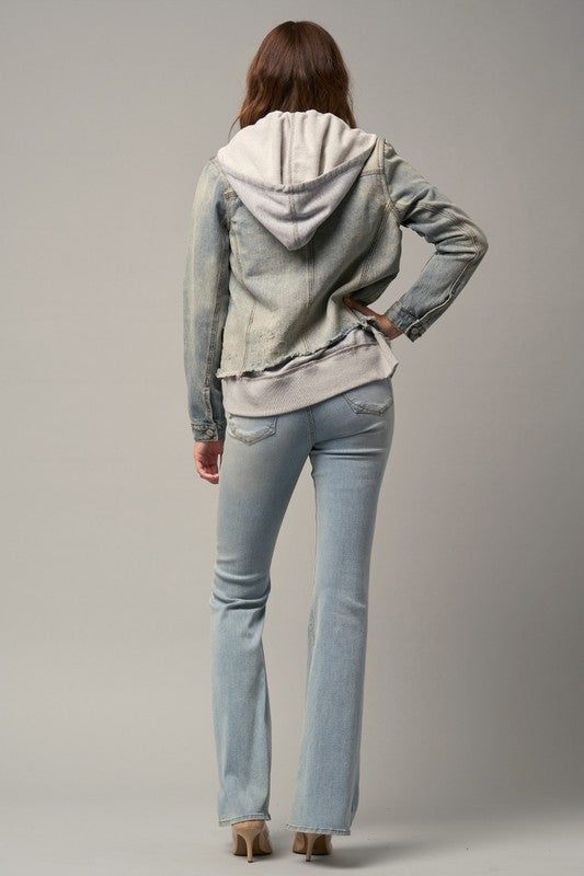 WIDE ELASTIC FLARE JEANSWIDE ELASTIC FLARE JEANS68% COTTON, 28% POLYESTER, 2% RAYON, 2% SPANDEX(SIZE S)WAIST 26"HIP 31"FRONT RISE 9 1/2"LEG OPENING 24"INSEAM 30 3/4"*Model wears size S*MODE