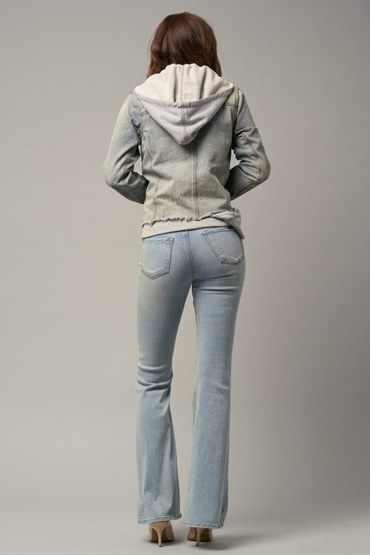 WIDE ELASTIC FLARE JEANSWIDE ELASTIC FLARE JEANS68% COTTON, 28% POLYESTER, 2% RAYON, 2% SPANDEX(SIZE S)WAIST 26"HIP 31"FRONT RISE 9 1/2"LEG OPENING 24"INSEAM 30 3/4"*Model wears size S*MODE