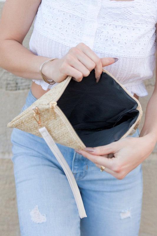 Daisy Wristlet ClutchDaisy Wristlet ClutchWoven Exterior DetailMeasurement 10.5" x 7.25"Removable Vegan Leather WristletPolyester LiningOpen InteriorExterior Material: StrawDaisy Embelli