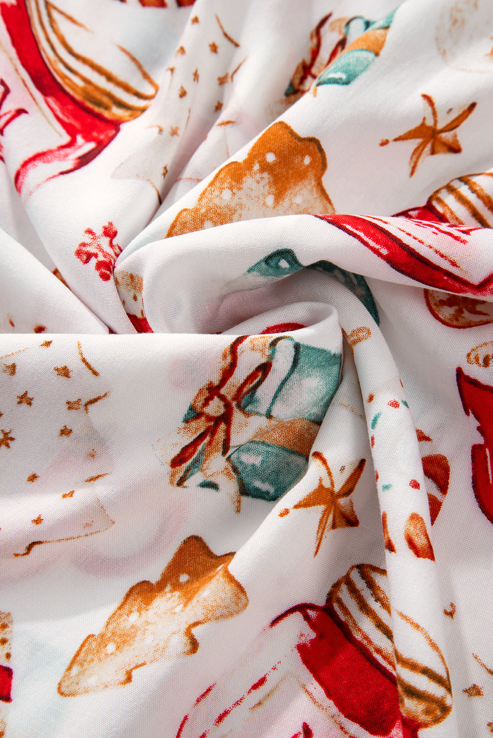 White Christmas Pattern Long Sleeve Shirt and Pants Pajama SetMaterial:100%Viscose
Festive Christmas pattern for a joyful holiday vibe.
Long sleeves provide warmth and comfort during the festive season.