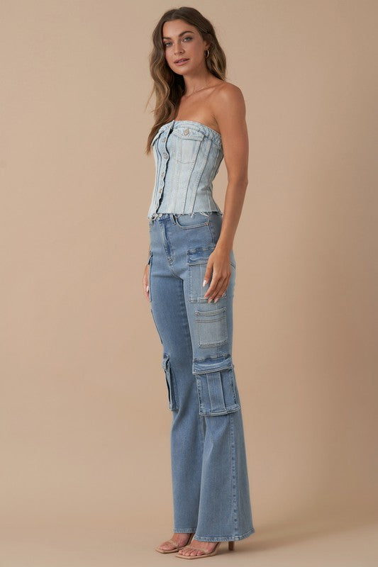 HIGH RISE CARGO BOOT JEANSHIGH-RISE CARGO BOOT JEANSDetail: High Rise, Cargo Pocket Jeans, Boot Cut, Utility PantsWaist Line : High RiseFit Type: Regular FitFabric: StretchMaterial: DenimComp