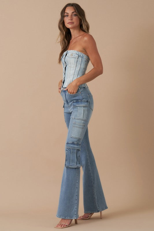 HIGH RISE CARGO BOOT JEANSHIGH-RISE CARGO BOOT JEANSDetail: High Rise, Cargo Pocket Jeans, Boot Cut, Utility PantsWaist Line : High RiseFit Type: Regular FitFabric: StretchMaterial: DenimComp