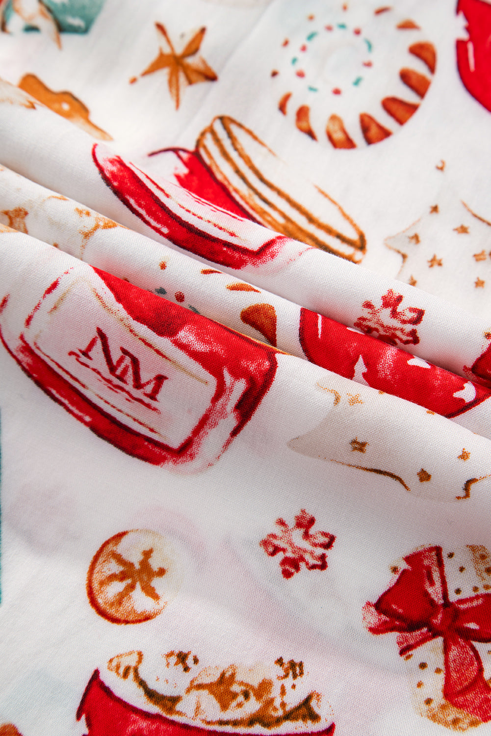 White Christmas Pattern Long Sleeve Shirt and Pants Pajama SetMaterial:100%Viscose
Festive Christmas pattern for a joyful holiday vibe.
Long sleeves provide warmth and comfort during the festive season.