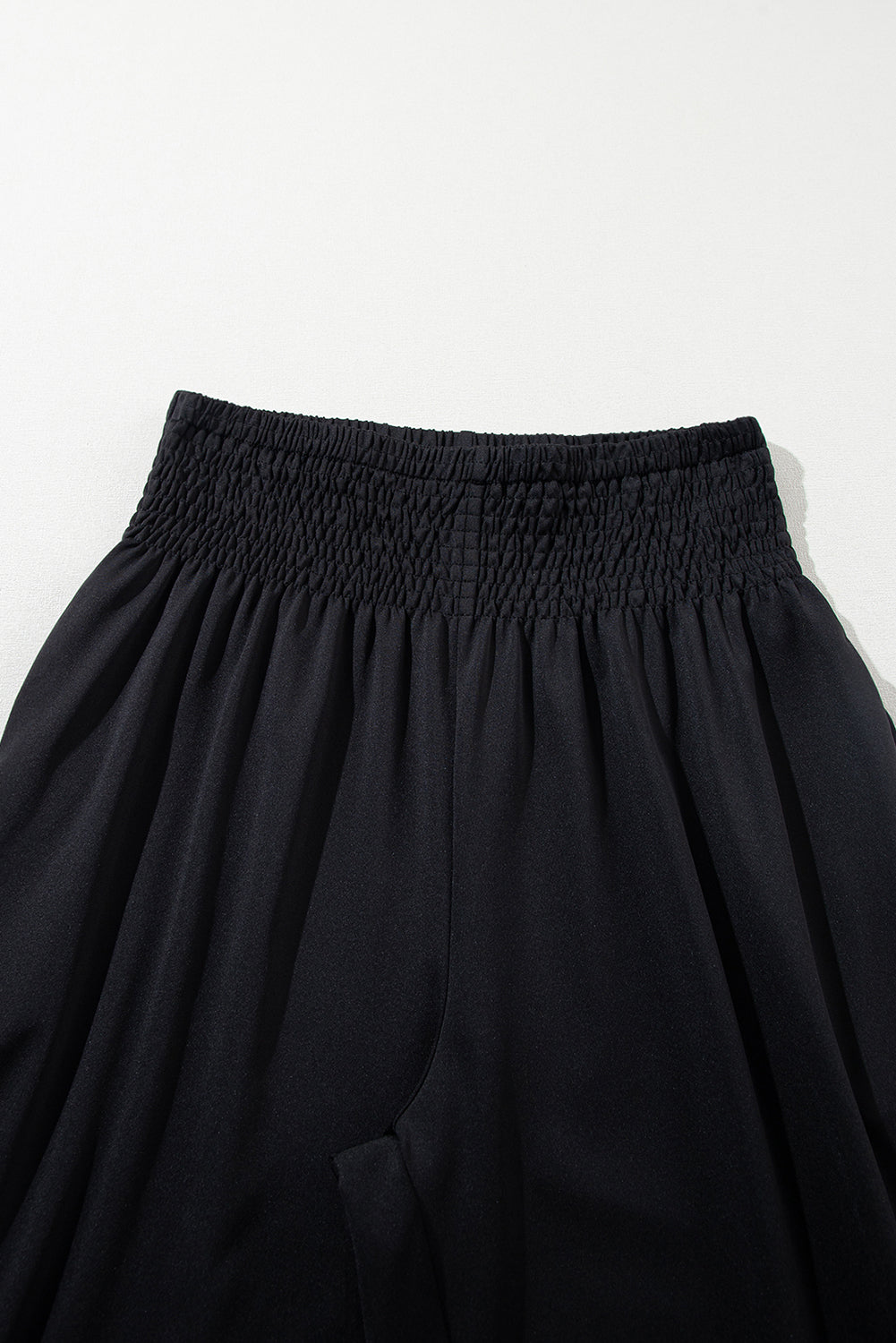 Black Pocketed Smocked High Waist JoggersMaterial:95%Polyester+5%Elastane
These jogger pants are very cozy to wear with 95%Polyester+5%Elastane made
The smocked design adds a stylish touch a