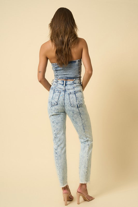 HIGH RISE SLIM TAPERED JEANSHIGH RISE SLIM TAPERED JEANS100% COTTON(SIZE 3)WAIST 28"HIP 38 1/2"FRONT RISE 11 1/2"LEG OPENING 12 3/4"INSEAM 27 1/2"*Model wears size 3*MODELHEIGHT 5'9"WAIST 24"HI
