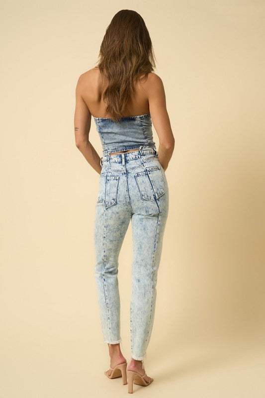HIGH RISE SLIM TAPERED JEANSHIGH RISE SLIM TAPERED JEANS100% COTTON(SIZE 3)WAIST 28"HIP 38 1/2"FRONT RISE 11 1/2"LEG OPENING 12 3/4"INSEAM 27 1/2"*Model wears size 3*MODELHEIGHT 5'9"WAIST 24"HI