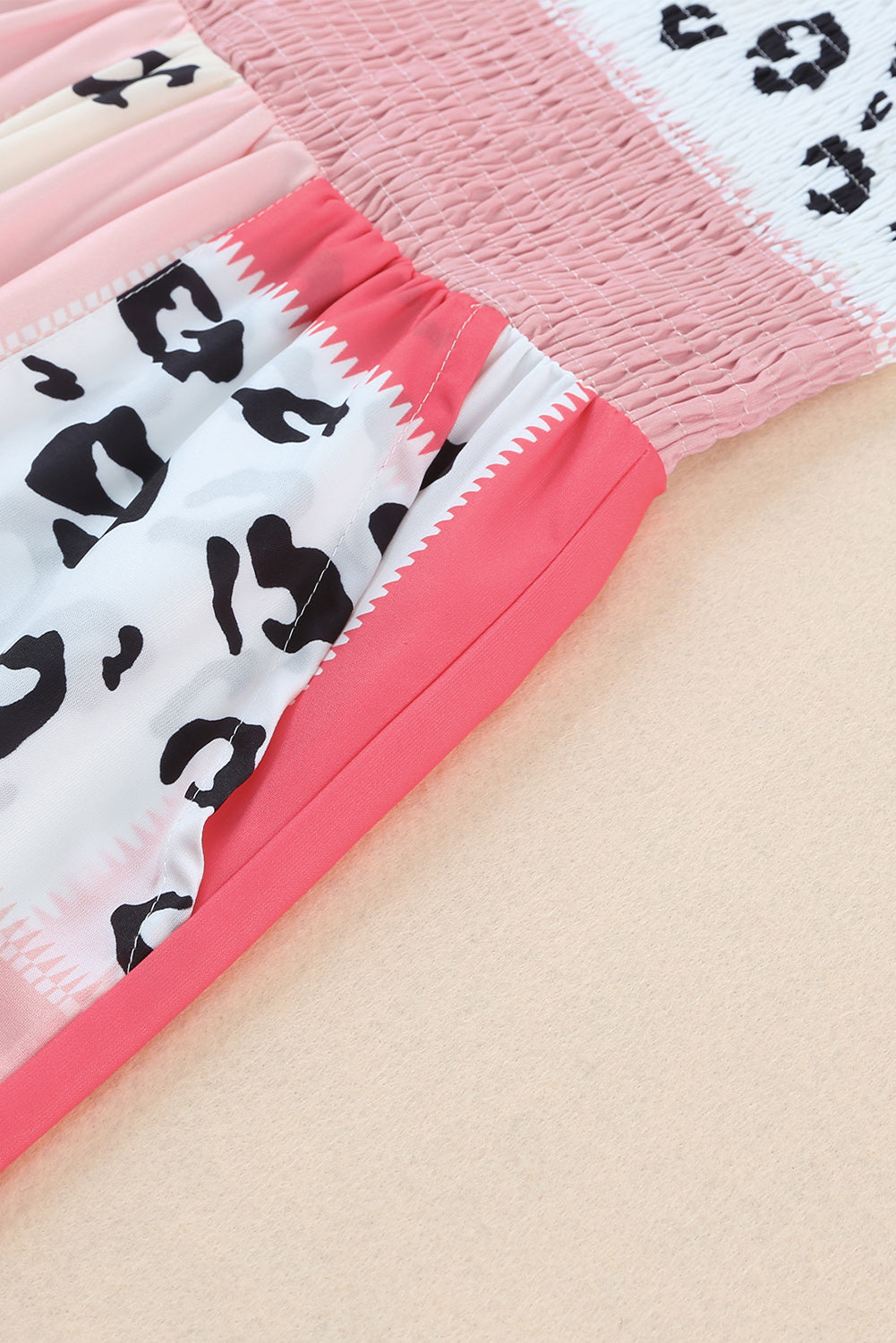 Pink Leopard Color Block Patchwork Strap JumpsuitMaterial:100%Polyester
The pink leopard color block mix print design creates a trendy and playful look, perfect for making a fashion statement.
The