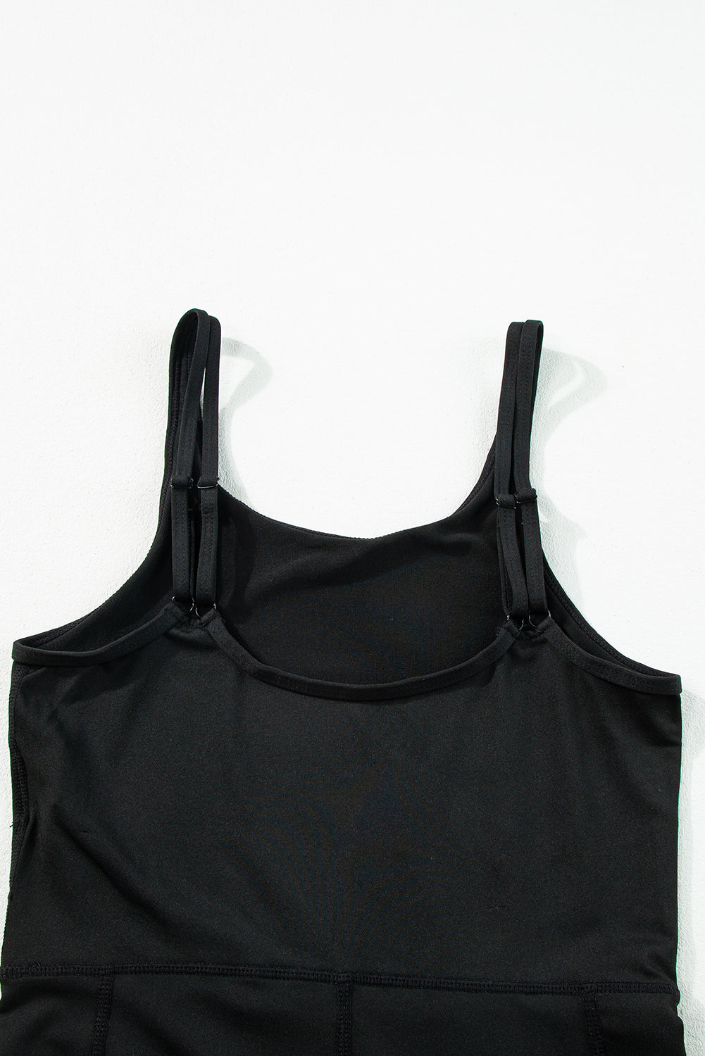 Black High Waist Backless Side Pockets Slim Fit Sports JumpsuitMaterial:90%Polyester+10%Elastane
Stay comfy and stylish during workouts with this sport jumpsuit
It features a high waist design that offers a flatt