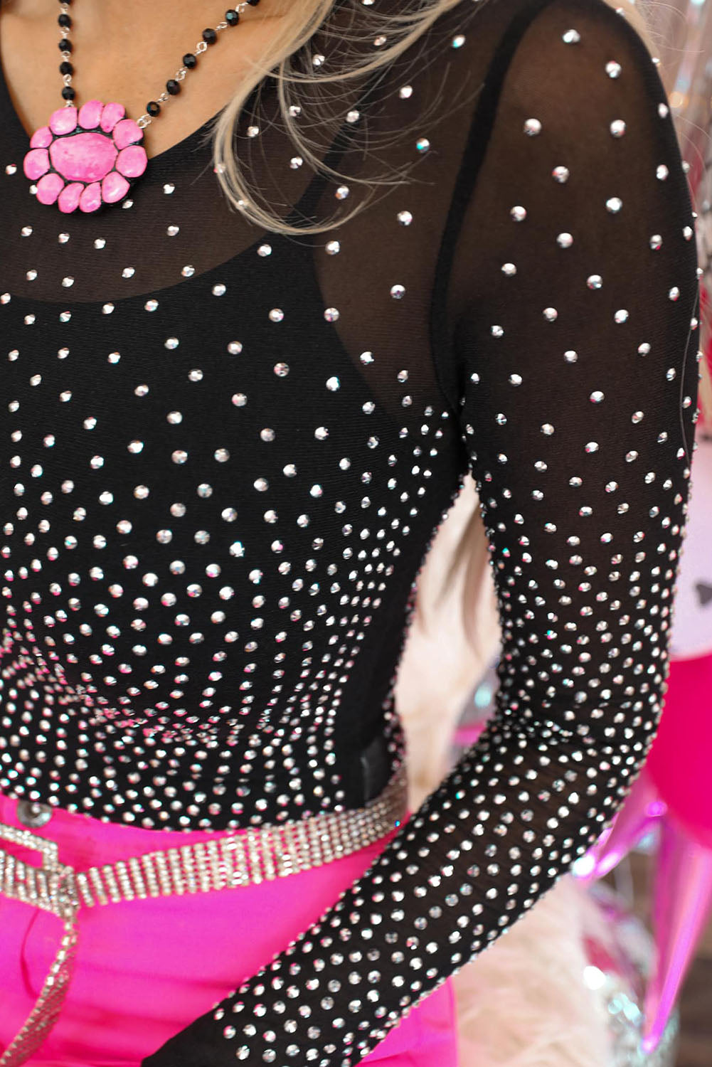 Black Rhinestone Embellished Mesh Long Sleeve BodysuitMaterial:95%Polyamide+5%Elastane
Sparkle and shine with the dazzling rhinestone embellishments
Stay cool and comfortable with the breathable mesh fab