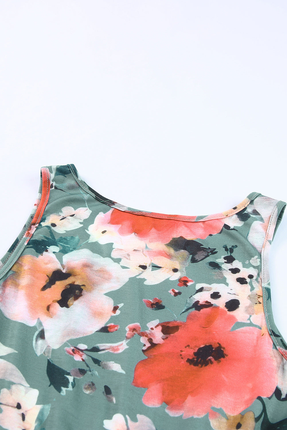 Green Floral Print Sleeveless Maxi Summer Tank DressMaterial:95%Polyester+5%Elastane
•A floral print dress that features a sleeveless design, a long maxi length, and a round neck for a sophisticated look.