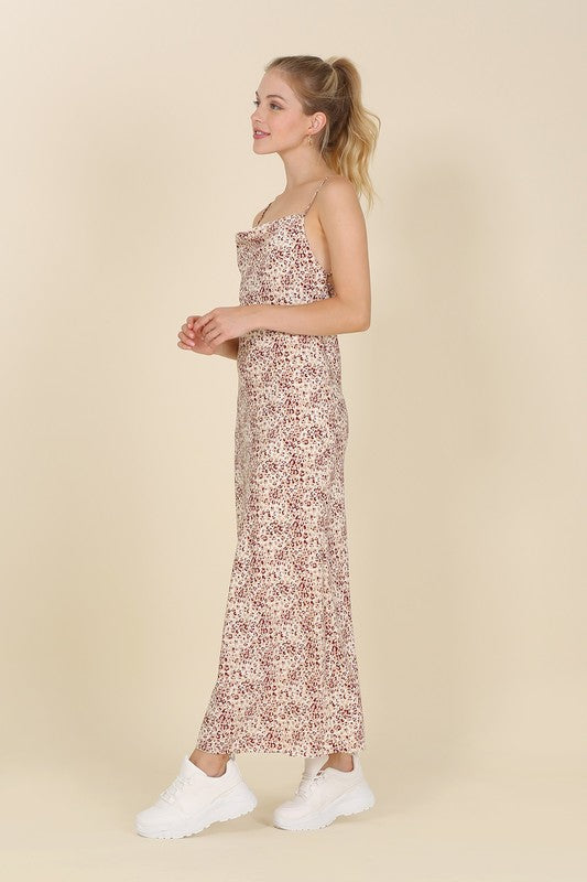 Leopard cami dress with chain trim- Leopard camisole cowl dress with gold chain trim at back strap- Pattern type : leopard- Sleeve length : sleeveless- Stretch : no stretch- Sheer : lined and not she