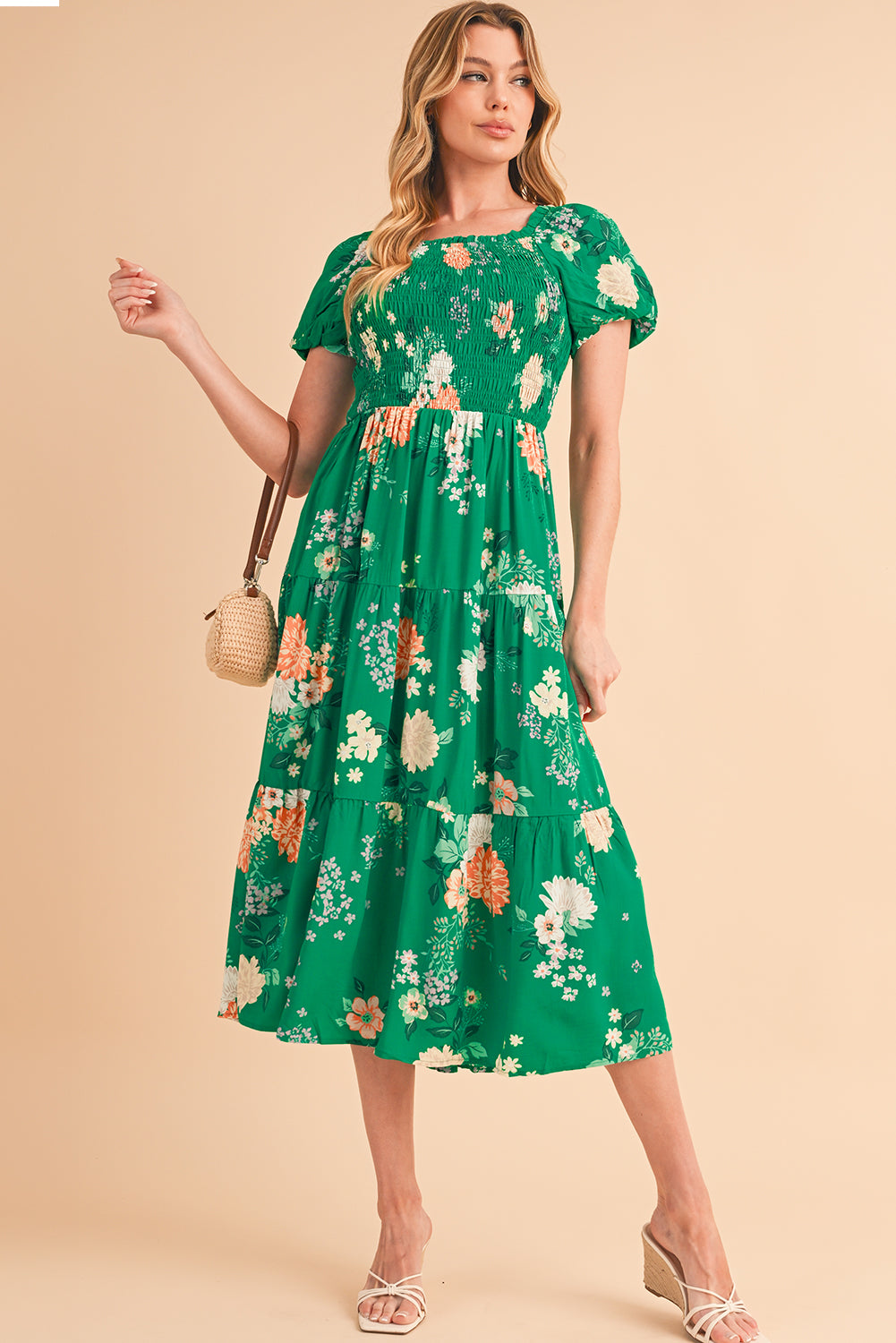 Green Floral Print Bubble Sleeve Smocked Tiered Midi DressMaterial:100%Viscose
This chic dress adds a vibrant and feminine touch, creating a romantic look
The smocked panel provides a fitted and flattering w