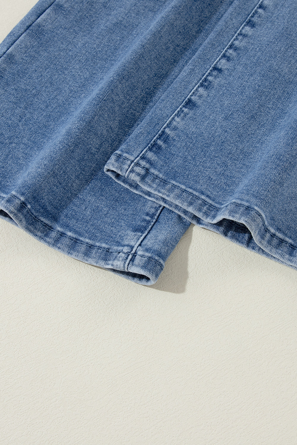 Ashleigh Blue Acid Wash Distressed Wide Leg High Waist JeansMaterial:93%Cotton+5%polyester+2%Elastane
• Distressed wide-leg jeans in a unique acid wash, perfect for a vintage look with a modern twist.
• High-waisted design