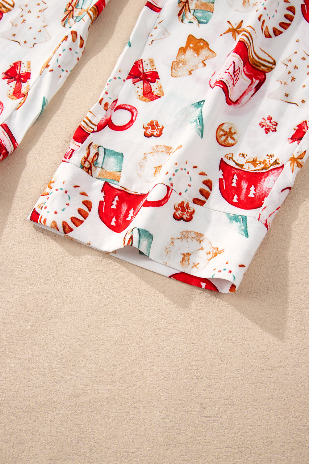 White Christmas Pattern Long Sleeve Shirt and Pants Pajama SetMaterial:100%Viscose
Festive Christmas pattern for a joyful holiday vibe.
Long sleeves provide warmth and comfort during the festive season.