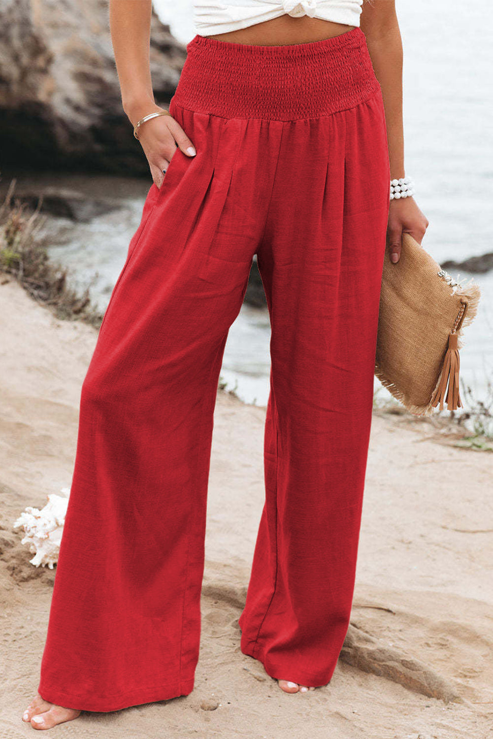 Black Smocked Wide Waistband High Waist Wide Leg PantsMaterial:65%COTTON+35%POLYESTER
Flattering smocked waistband cinches at the
waist for a lovely silhouette
High waist design elongates legs for a
st