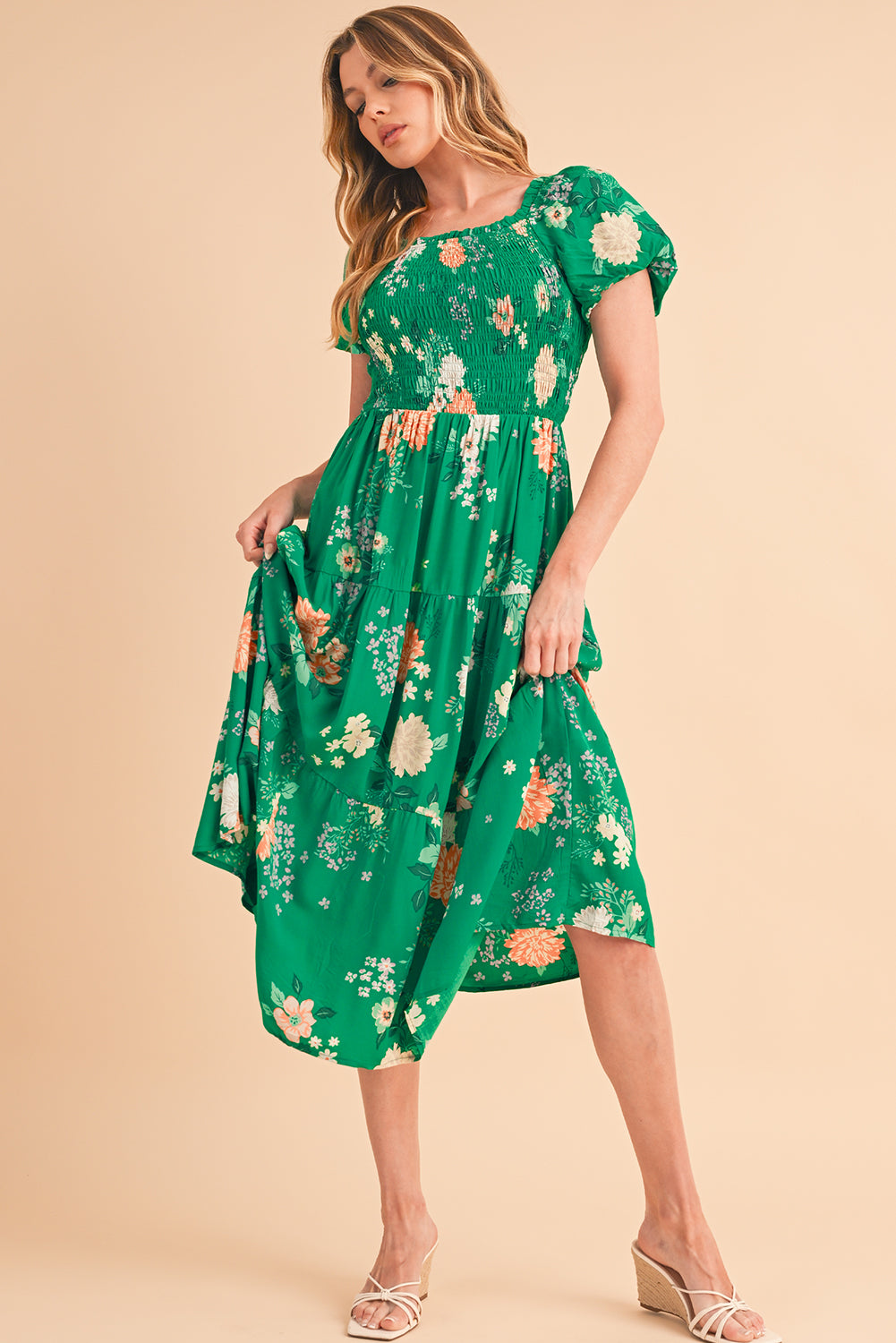 Green Floral Print Bubble Sleeve Smocked Tiered Midi DressMaterial:100%Viscose
This chic dress adds a vibrant and feminine touch, creating a romantic look
The smocked panel provides a fitted and flattering w