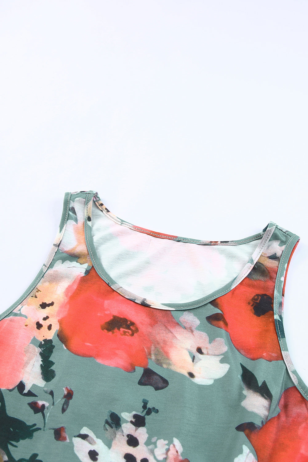 Green Floral Print Sleeveless Maxi Summer Tank DressMaterial:95%Polyester+5%Elastane
•A floral print dress that features a sleeveless design, a long maxi length, and a round neck for a sophisticated look.