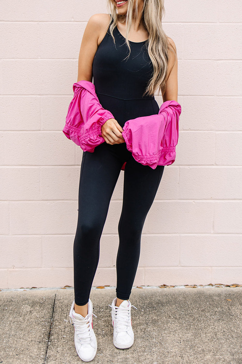 Black High Waist Backless Side Pockets Slim Fit Sports JumpsuitMaterial:90%Polyester+10%Elastane
Stay comfy and stylish during workouts with this sport jumpsuit
It features a high waist design that offers a flatt