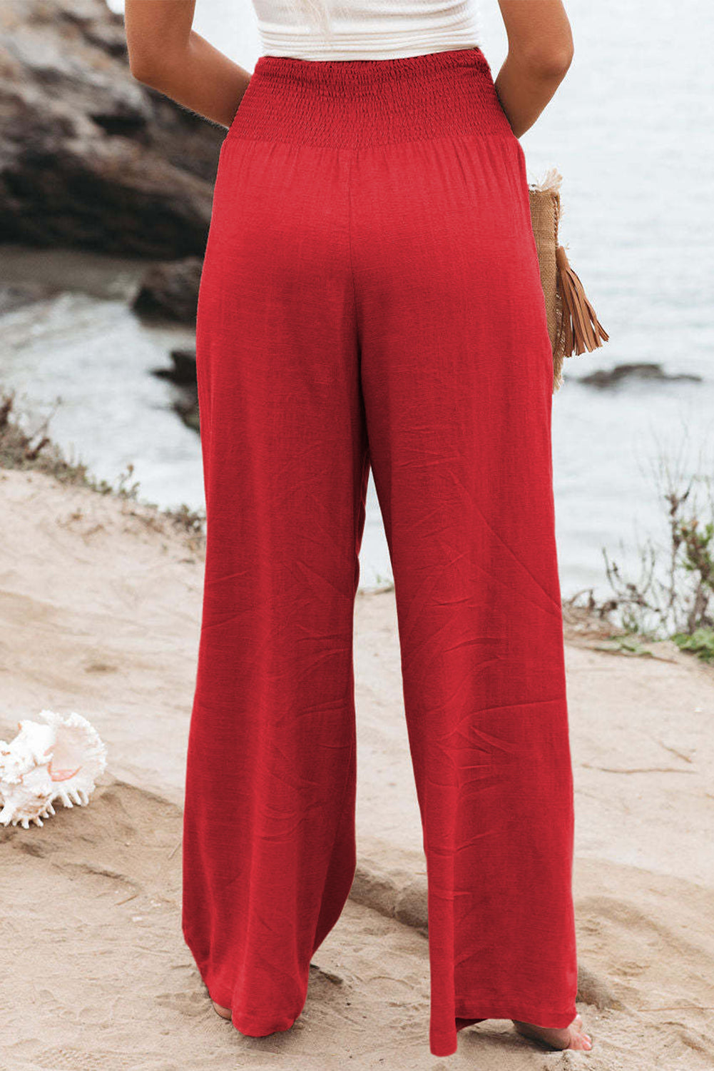 Black Smocked Wide Waistband High Waist Wide Leg PantsMaterial:65%COTTON+35%POLYESTER
Flattering smocked waistband cinches at the
waist for a lovely silhouette
High waist design elongates legs for a
st