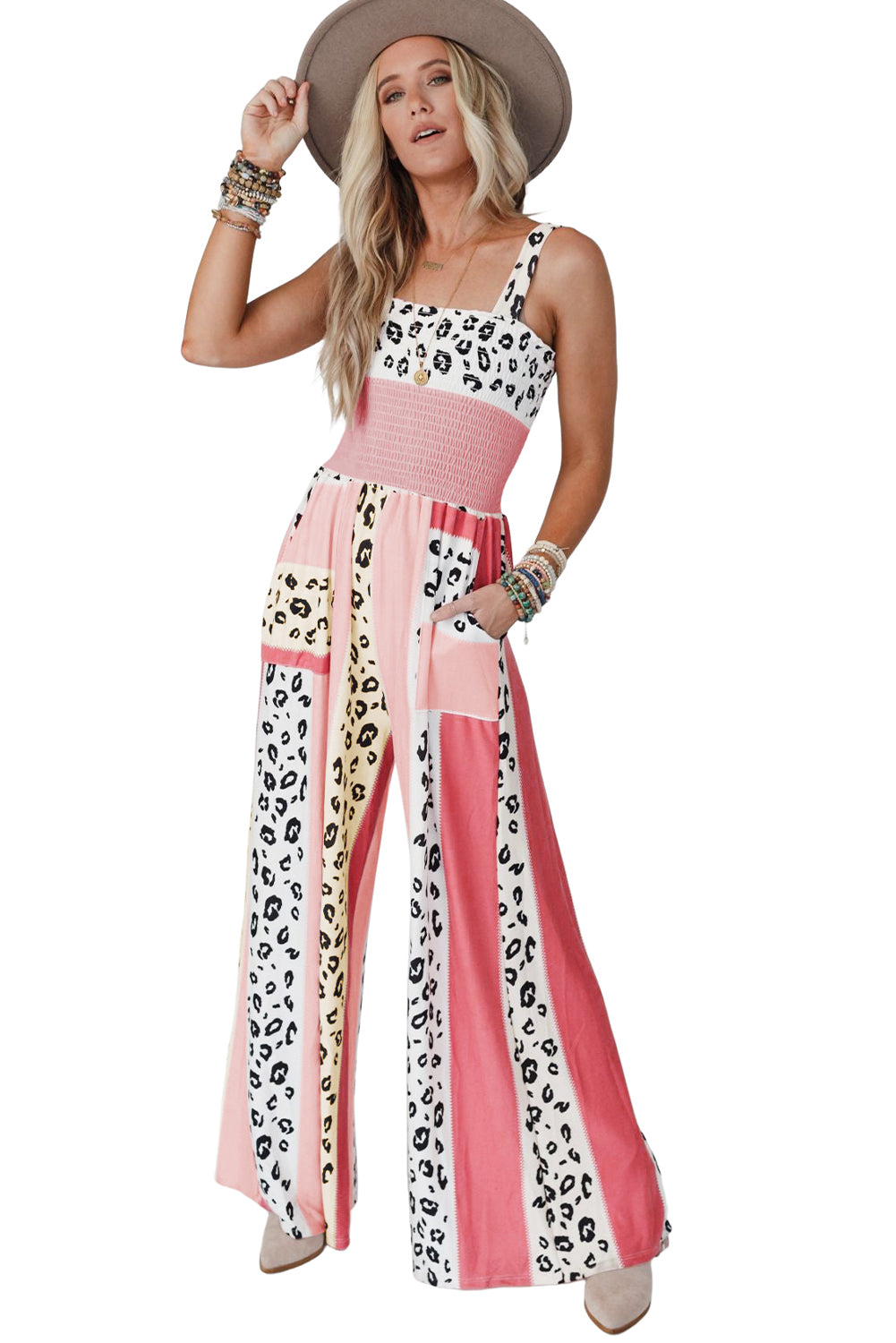 Pink Leopard Color Block Patchwork Strap JumpsuitMaterial:100%Polyester
The pink leopard color block mix print design creates a trendy and playful look, perfect for making a fashion statement.
The