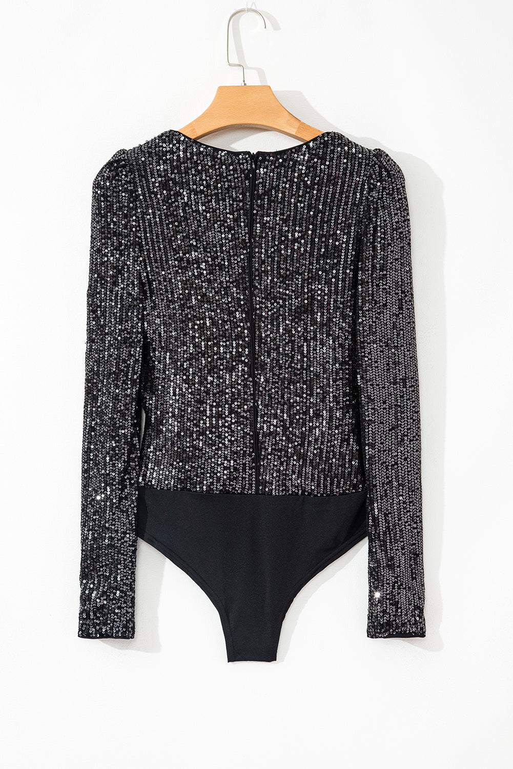 Black Sequin V Neck Zipped Long Sleeve BodysuitMaterial:95%POLYESTER+5%ELASTANE
Prepare to be mesmerized by this stunning sequin bodysuit that's bound to turn heads.
With its sexy v-neck, lo