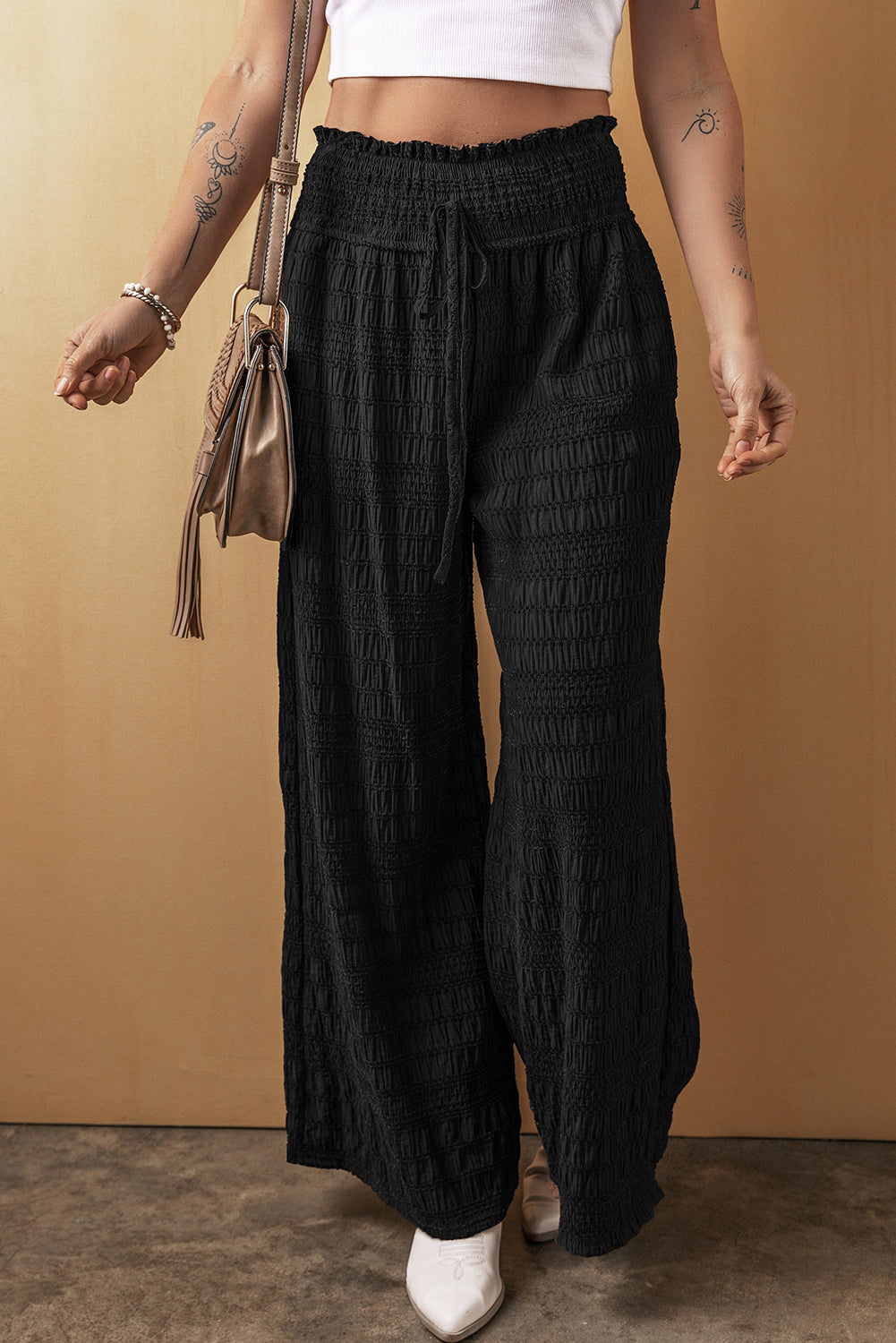 Black Textured Wide Smocked Waist Loose PantsMaterial:66%Viscose+19%Polyester+15%Polyamide
• Effortlessly chic, the pants exude casual sophistication, perfect for both work and play.
• Crafted with a comfort