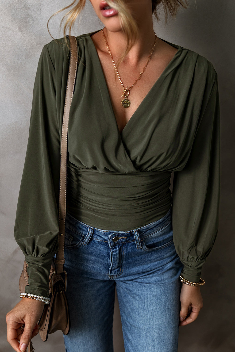 Moss Green Wrap V Neck Ruched Long Sleeve BodysuitMaterial:85%Polyester+15%Elastane
• Elevate your wardrobe with the bodysuit, featuring a flattering ruched design that accentuates your curves effortlessly.
• Emb