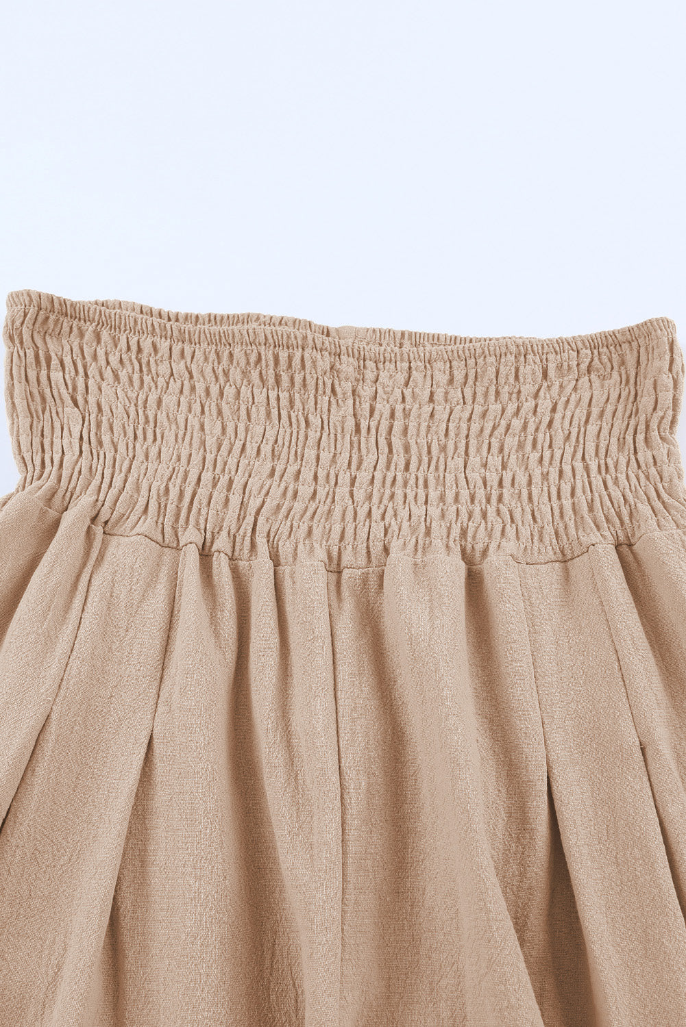 Black Smocked Wide Waistband High Waist Wide Leg PantsMaterial:65%COTTON+35%POLYESTER
Flattering smocked waistband cinches at the
waist for a lovely silhouette
High waist design elongates legs for a
st