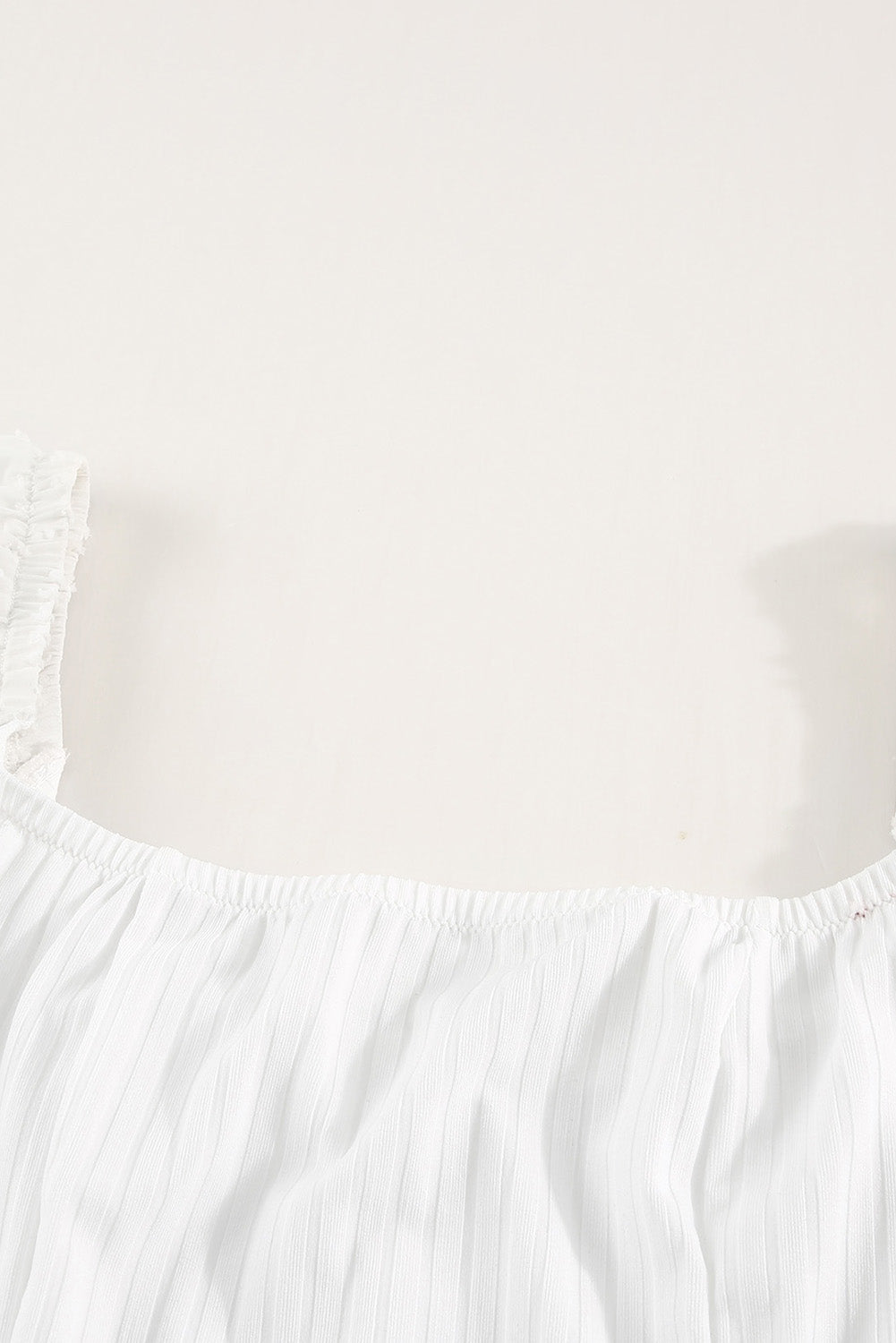 White Casual Solid Swiss Dot Ribbed Puff Sleeve BodysuitMaterial:95%Polyester+5%Elastane
Look super sweet for date night in our swiss dot bodysuit
This ribbed knit bodysuit features contrasted swiss dot bi