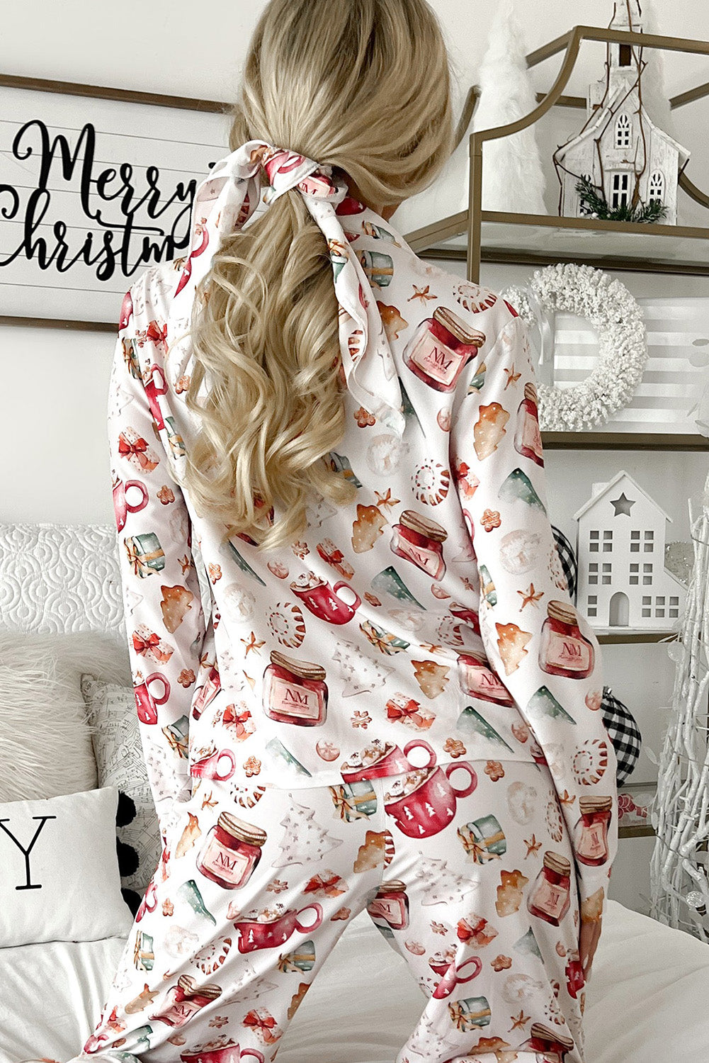 White Christmas Pattern Long Sleeve Shirt and Pants Pajama SetMaterial:100%Viscose
Festive Christmas pattern for a joyful holiday vibe.
Long sleeves provide warmth and comfort during the festive season.