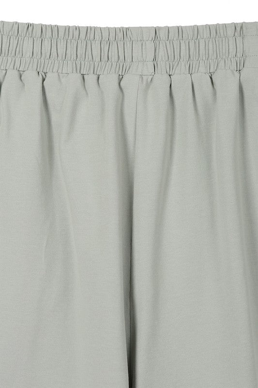 Training wear bottom shorts*Training wear bottom shorts*Pattern type : solid*Stretch : stretch*Sheer : not lined, but not sheer*Care instruction : machine wash cold, only non-chlorine bleach w
